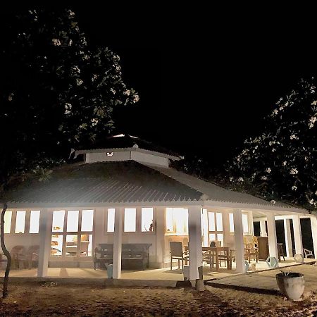 Moon Isle Beach Bungalow Nilaveli Exterior foto